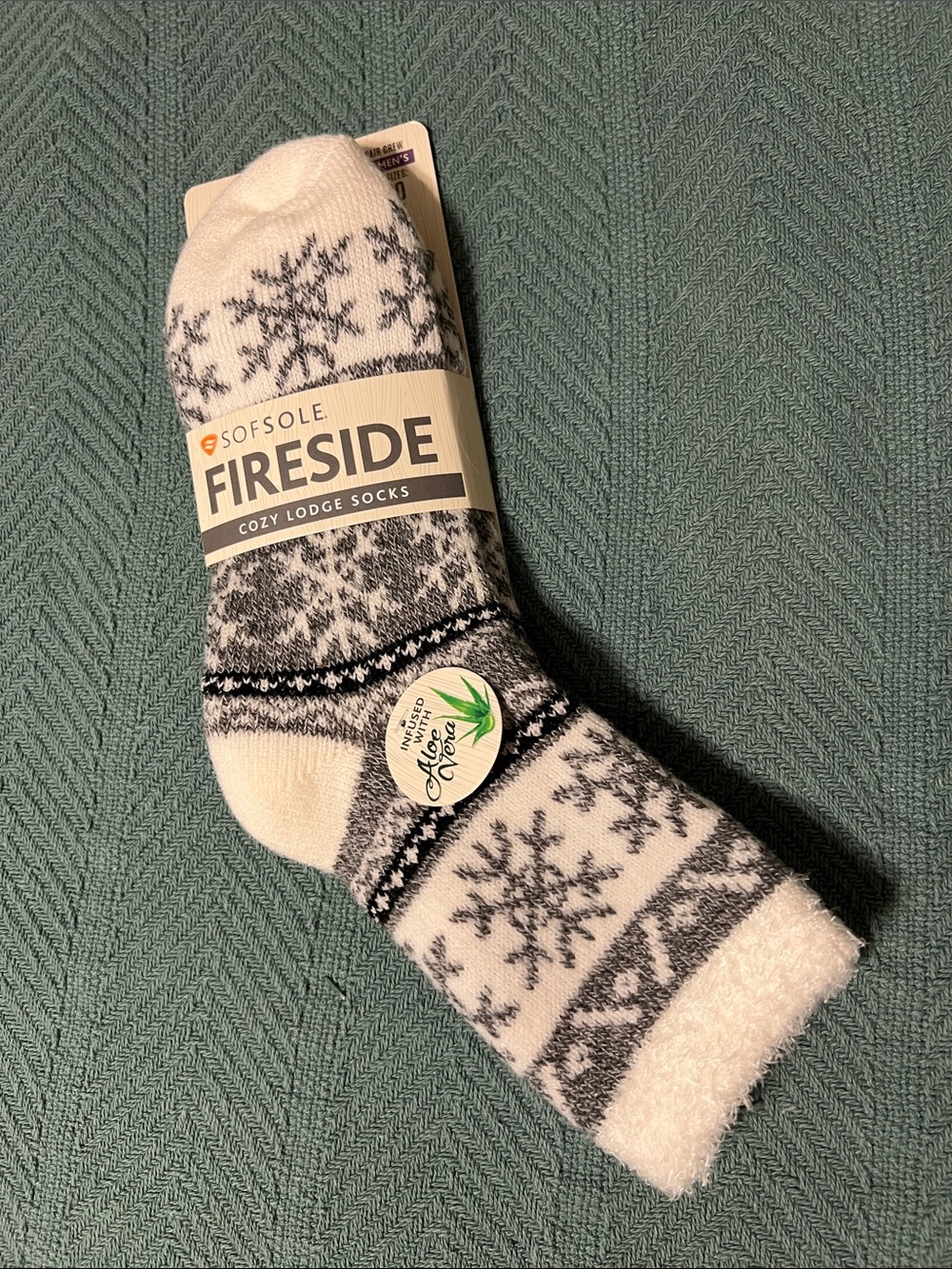 Fireside Cozy Lodge Women's Snowflake Socks - White & Gray